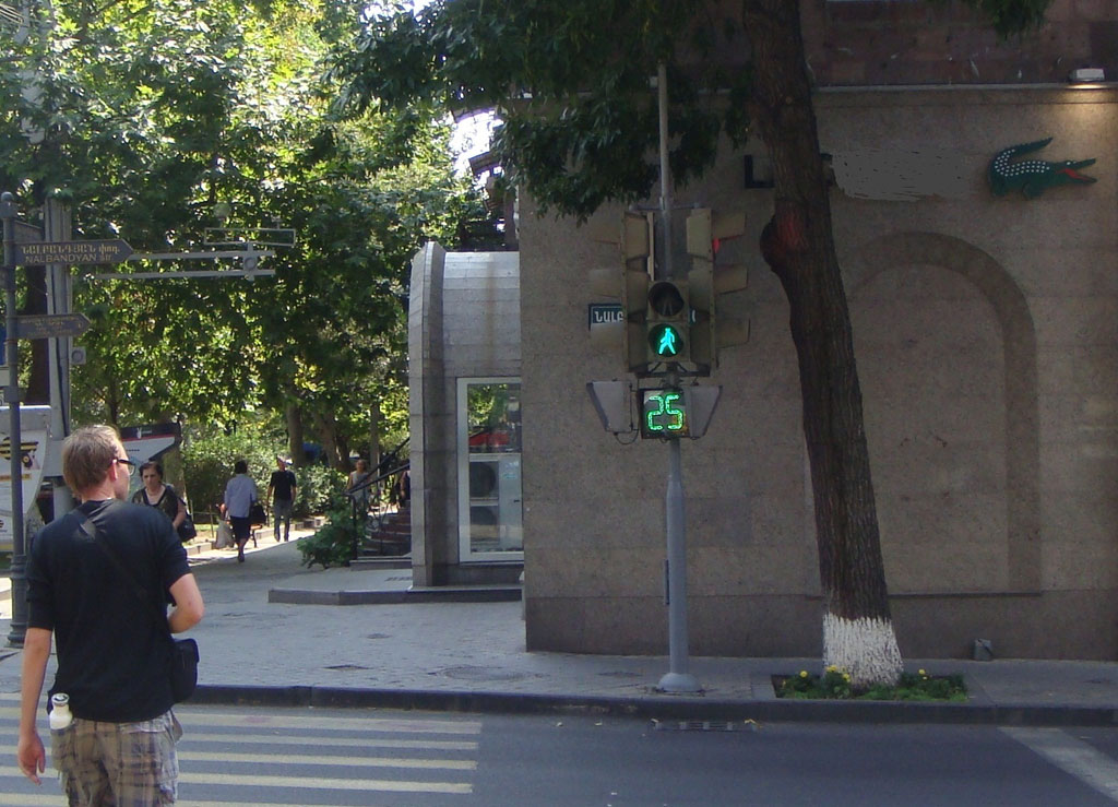 Ժամապահով փողոց անցնելու լոյսեր