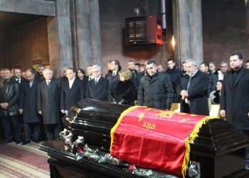 Նախագահ Սարգսեանի Եւ Այլ Պետական  Պաշտօնատարներու Ներկայութեամբ.  Տեղի Ունեցաւ Վահան Յովհաննիսեանի  Հոգեհանգստեան Արարողութիւնը