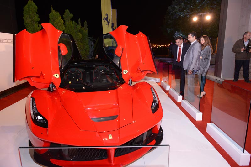 12215_red-ferrari