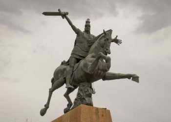 Սլացող Վարդաններու Կարօտով (Մամիկոնեանք 451 Թ.)