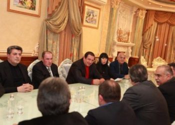 Հանրապետական Կուսակցութիւն-Բարգաւաճ  Հայաստան Տագնապի Խորապատկերին Վրայ.  Ոչ Իշխանական Երեք Ուժերու Ղեկավարները  Որոշեցին 20 Փետրուարին  Արտակարգ Հանրահաւաք Կազմակերպել