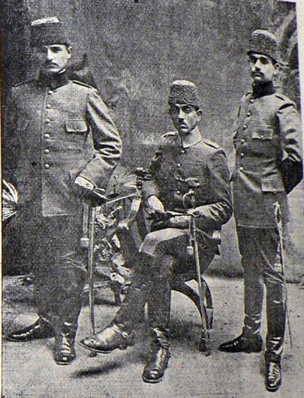 1. Գառնիկ Նաւասարդեան,  2. Յարութիւն Օհանեան,  3. Մելքոն Նարինեան Առաջին հայ սպաները, որոնք շրջանաւարտ եղան 1912 մարտ 10-ին դեր-տեղակալի պաշտօնով: 