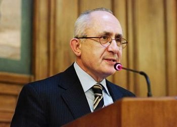 Թաներ Աքչամ Կը Ջրէ Փերինչեքի Պնդումները.