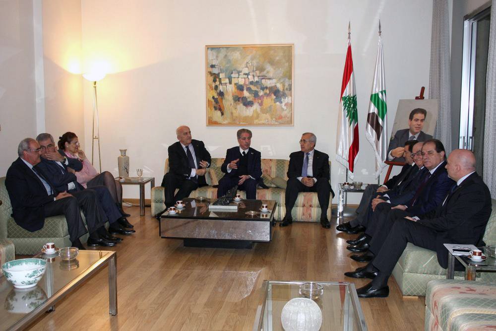 22515_jemayel_meeting_ministers