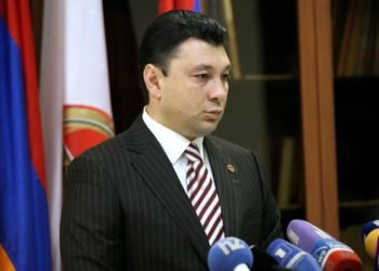 Շարմազանովի Գլխաւորած  Պատուիրակութիւնը Չեխիա Կը Գտնուի