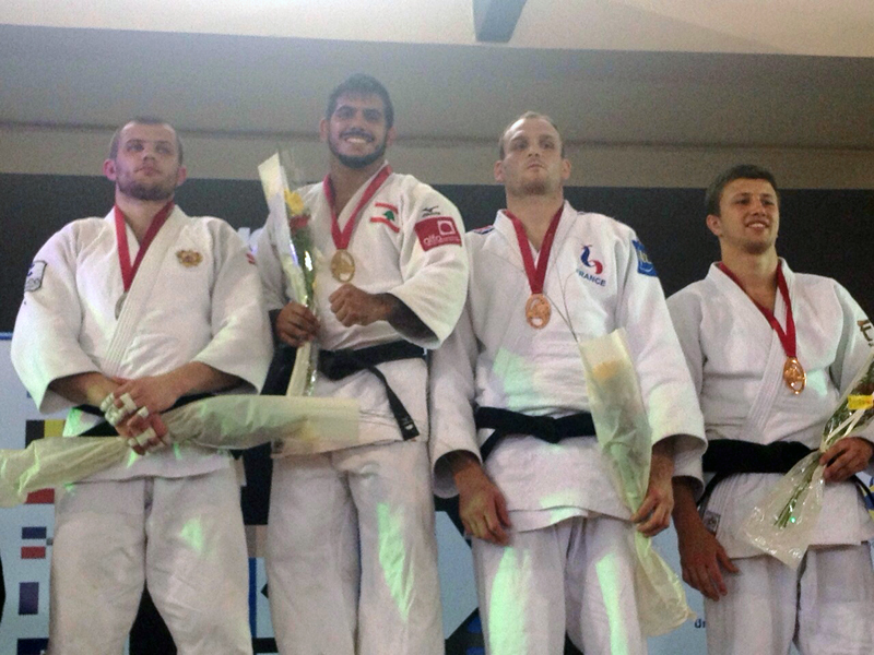 Էլիաս Նասիֆ (ձախէն` երկրորդը)