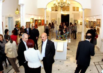 Հայկազեան Համալսարանին Մէջ.  «Արեւելքէն Արեւմուտք Եւ Արդիականութենէն  Յետարդիականութիւն» Ցուցահանդէսի Բացում