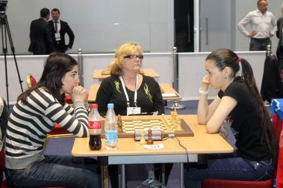 Լիլիթ Մկրտչեան (ձախին)