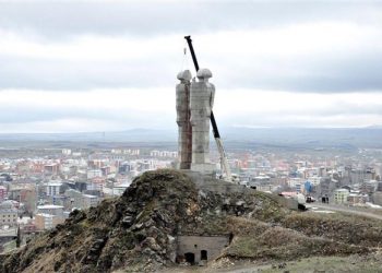 Էրտողան «Մարդկութեան Յուշարձան»-ի  Քանդակագործին Հատուցում Պիտի Վճարէ