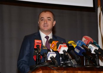 Ուսուցչաց Տօնի Նշում .  Կրթութեան Նախարարը Կը Շեշտէ  Ուսուցիչներուն Յաւելումները  Անյապաղ Վաւերացնելու Կարեւորութիւնը