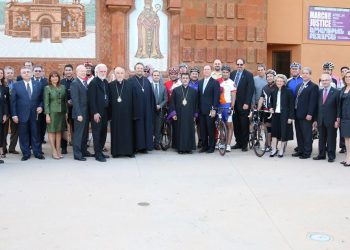 Քոնկրեսական Շիֆ Կ՛ողջունէ Լոս Անճելըսէն Ուաշինկթըն Հեծելարշաւին Մասնակիցները