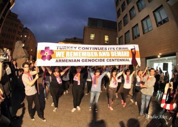 Հայոց Ցեղասպանութեան 100-Ամեակ.  Լիբանանահայ Աշակերտները Ֆլեշմոպով Կը Յիշեն Եւ Կը Պահանջեն Հայ Ժողովուրդին Արդար Իրաւունքները