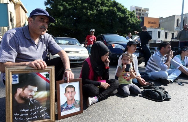 3-31-31Families lebanese soldiers