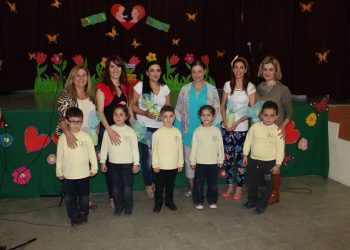 Սուրէն Խանամիրեան Ազգային Քոլեճի Աշակերտութիւնը Նշեց Մայրերու Օրը