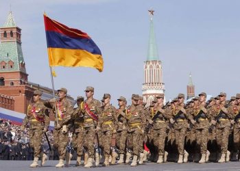 Հայաստանը Նշեց Յաղթանակի  Եւ Խաղաղութեան Տօնը, Ղարաբաղը Եռատօնը