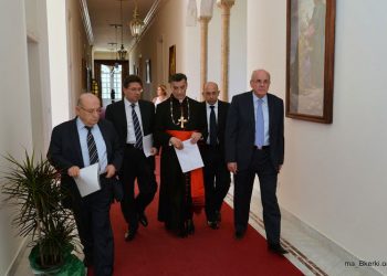 Ազգային Ազատ Հոսանք Կուսակցութեան  Պատուիրակութիւնը Զօր. Աունի Նախաձեռնութիւնը  Ներկայացուց Ռայի Պատրիարքին, Ժահժահին Եւ Ժեմայէլին