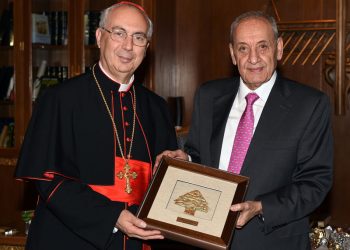 Պըրրի Ընդունեց  Կարտինալ Մոմպերթին