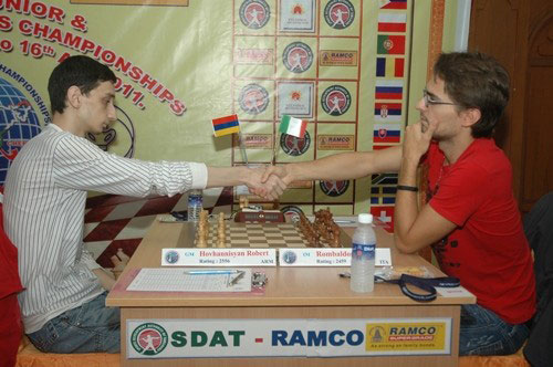 Ռոպերթ Յովհաննիսեան (ձախին)