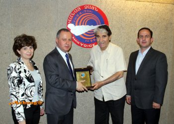 «Վանայ Ձայն»  Կը Պարգեւատրէ Մեծերը