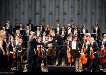 Մամլոյ Հաղորդագրութիւն,  Ֆենիչէ Ֆիլհարմոնիք Նուագախմբի Սիմֆոնիք Համերգ` Նուիրուած Հայոց Ցեղասպանութեան Հարիւրամեակին Տիրիժոր` Սիւզաննա Մելկկի, Թաւջութակի Մենակատար` Մարիօ Պրունելլօ