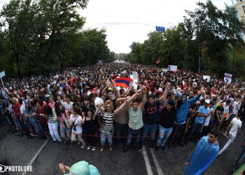 Չորրորդ Օրն Ըլլալով Ցուցարարները  Փակ Կը Պահեն Բաղրամեան Պողոտան,  Վարչապետ Աբրահամեան Կ՛արձագանգէ  Ցուցարարներուն.  «Ձեր Ոճը Յաջողութեան Չի Հասցներ»