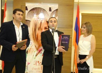 Քարմեն Աճեմեանի «Աշուղի Սէրը» Ձայնասկաւառակի Շնորհահանդէս` Մասնակցութեամբ «Սայաթ Նովա»  Աշուղական Համոյթի Մենակատարներ Սարգիս Խաչատրեանի Եւ Արթուր Մնացականեանի