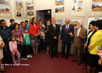 Արուեստագէտ Յարութիւն Թորոսեան Հին Դրամներու Իր Հաւաքածոն Նուիրեց Արցախի Թանգարանին