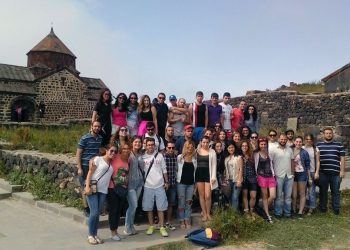 Համազգայինի Ուսանողական Հաւաքի Մասնակիցներուն Օգտաշատ Եւ Հաճելի Առօրեայէն