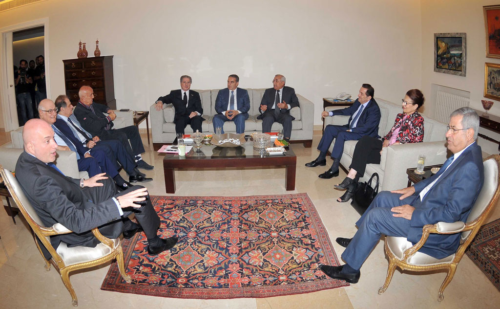 Խորհրդակցական հանդիպումէն պահ մը