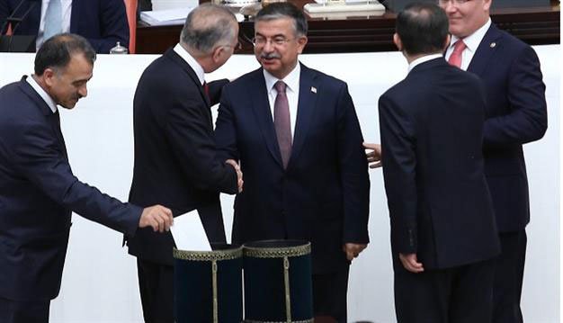 Իհսանօղլու կը շնորհաւորէ Եըլմազը