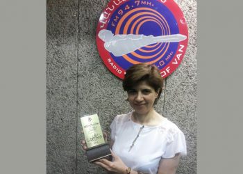 «Վանայ Ձայն» Կը Ստանայ Յուշանուէր Մը