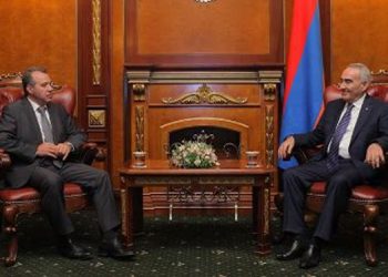 Սահակեան Հրաժեշտի Հանդիպում Ունեցաւ Պիելոռուսիոյ Դեսպանին Հետ