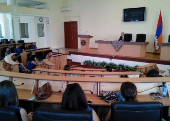 Համազգայինի 21-րդ Ուսանողական Հաւաքի Մասնակիցները Լեռնային Ղարաբաղի Հանրապետութեան Ազգային Ժողով Այցելեցին