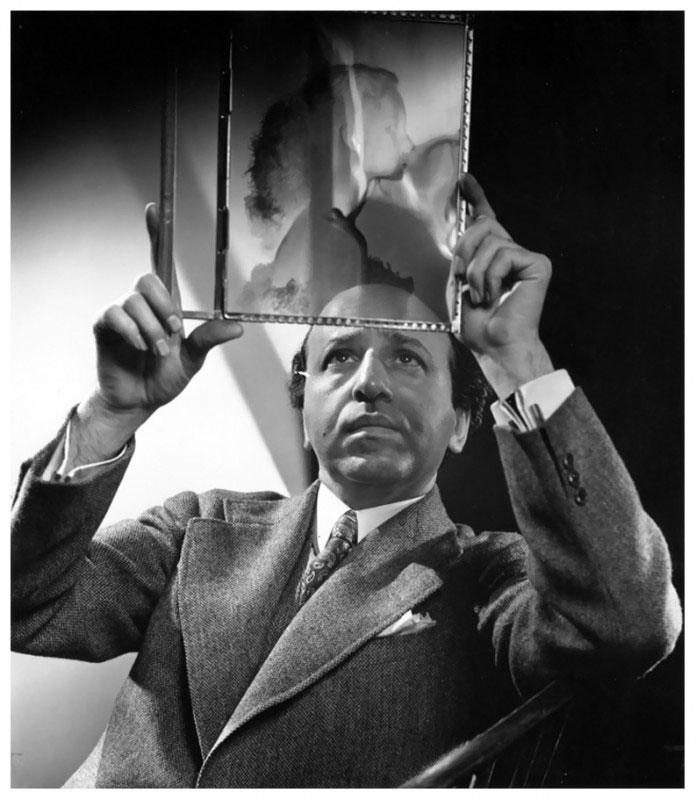 photographer-yousuf-karsh-self-portrait-696x800