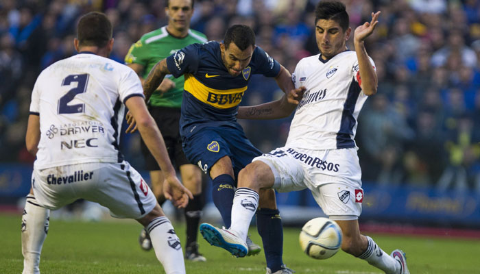 386870-carlos-tevez-boca-shoots