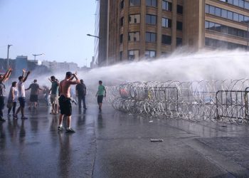 Ռիատ Սոլհ Հրապարակը Ականատես Եղաւ Աղբերու Հարցին Լուծումը Պահանջող «Հոտերնիդ Ելաւ»  Շարժումի Անդամներուն Եւ Ապահովութեան  Ուժերուն Միջեւ Բախումներու