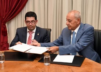 Պըրրի Ընդունեց Փարակուէյի  Իր Պաշտօնակիցը