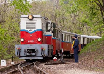 Պատանիներու Շոգեկառքին Մէջ