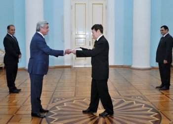 Նախագահ Սարգսեանին  Իր Հաւատարմագիրները  Յանձնած Է  Հայաստանի Մէջ  Փերուի Նոր Նշանակուած Դեսպանը