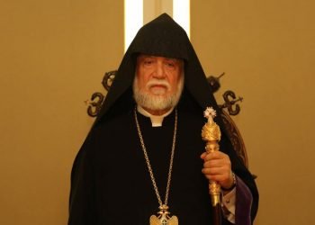 Արամ Ա. Կաթողիկոս Իր Զօրակցութիւնը Կը Յայտնէ Հայոց Բանակին