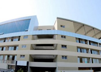 Տեսակէտ.  Մրցավա՞զք Փակուող-Բացուող Հայ Վարժարաններու Եւ Կամ Ո՛վ Պիտի Տնօրինէ Հայ Աշակերտին Ճակատագիրը  (Գաղութահայ Հակոտնեայ Պատկերներ)