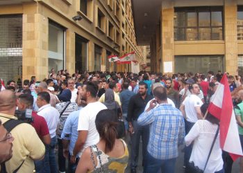 «Հոտերնիդ Ելաւ» Արշաւի Անդամները  Նախ Գրաւեցին  Կենսոլորտի Նախարարութիւնը,  Ապա Դուրս Դրուեցան Անկէ