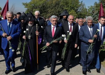 Նախագահ Սերժ Սարգսեանն Այցելած Է  «Եռաբլուր» Զինուորական Պանթէոն