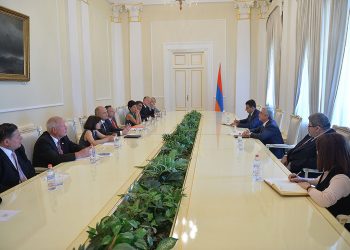 Ֆրանսայի Խորհրդարանի Ընկերվարական  Խմբակցութեան Պատուիրակութիւնը  Հայաստան Եւ Արցախ Կ՛այցելէ