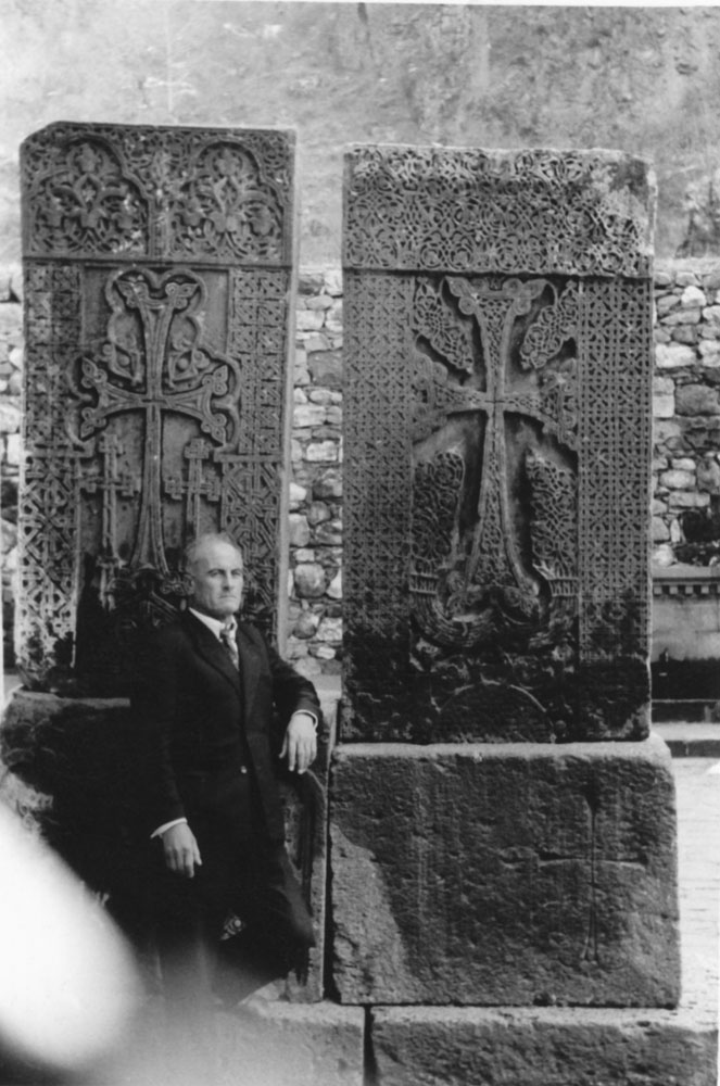 Բջնիի Խաչքարերուն դիմաց, 1978-ին