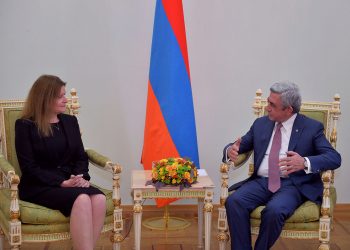 Նախագահ Սարգսեանին Իր Հաւատարմագիրները  Յանձնած Է Հայաստանի Մէջ  Բրիտանիոյ Նոր Նշանակուած Դեսպանը