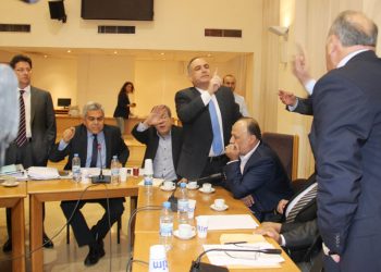 Հանրօգուտ Շինութեանց Խորհրդարանական Յանձնախումբի Նիստը Վերածուեցաւ Կռիւի Առիթի Մը