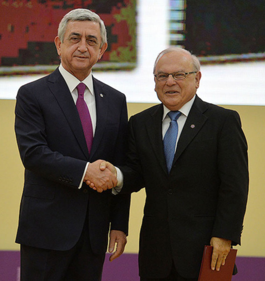 Հրայր Սողոմոնեանի պարգեւատրում