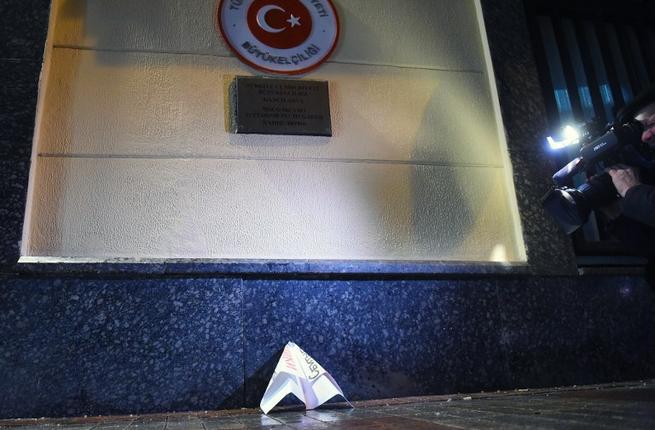 Turkey-Russia-embassy-paper-plane-AFP