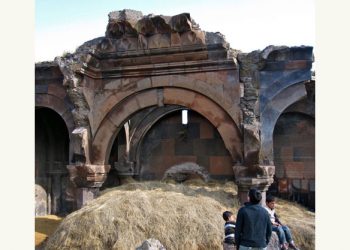 Բագնայրի Եկեղեցին Կը Գործածուի Իբրեւ Ախոռ
